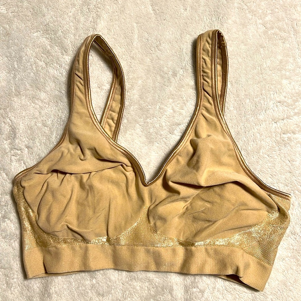 Beige Everyday T-Shirt Bra. Size M. 95%Nylon, 5% Spandex. Very Stretchable. NWOT - Picture 3 of 6
